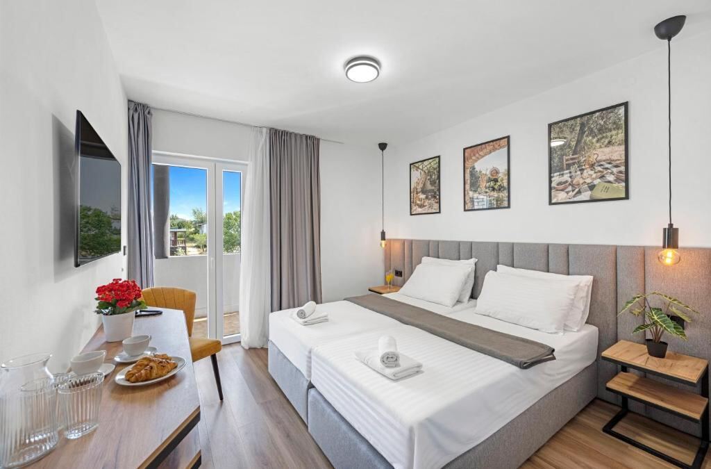 Deluxe Double Room with Balcony - Hotel Miran Pirovac